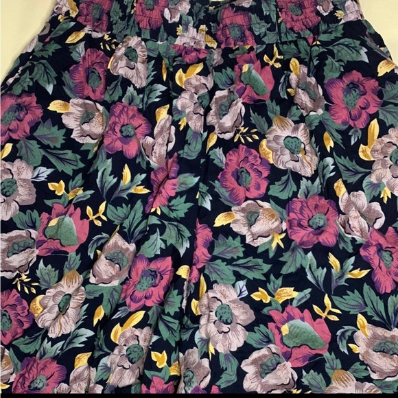 Vintage floral shorts - Picture 2 of 2